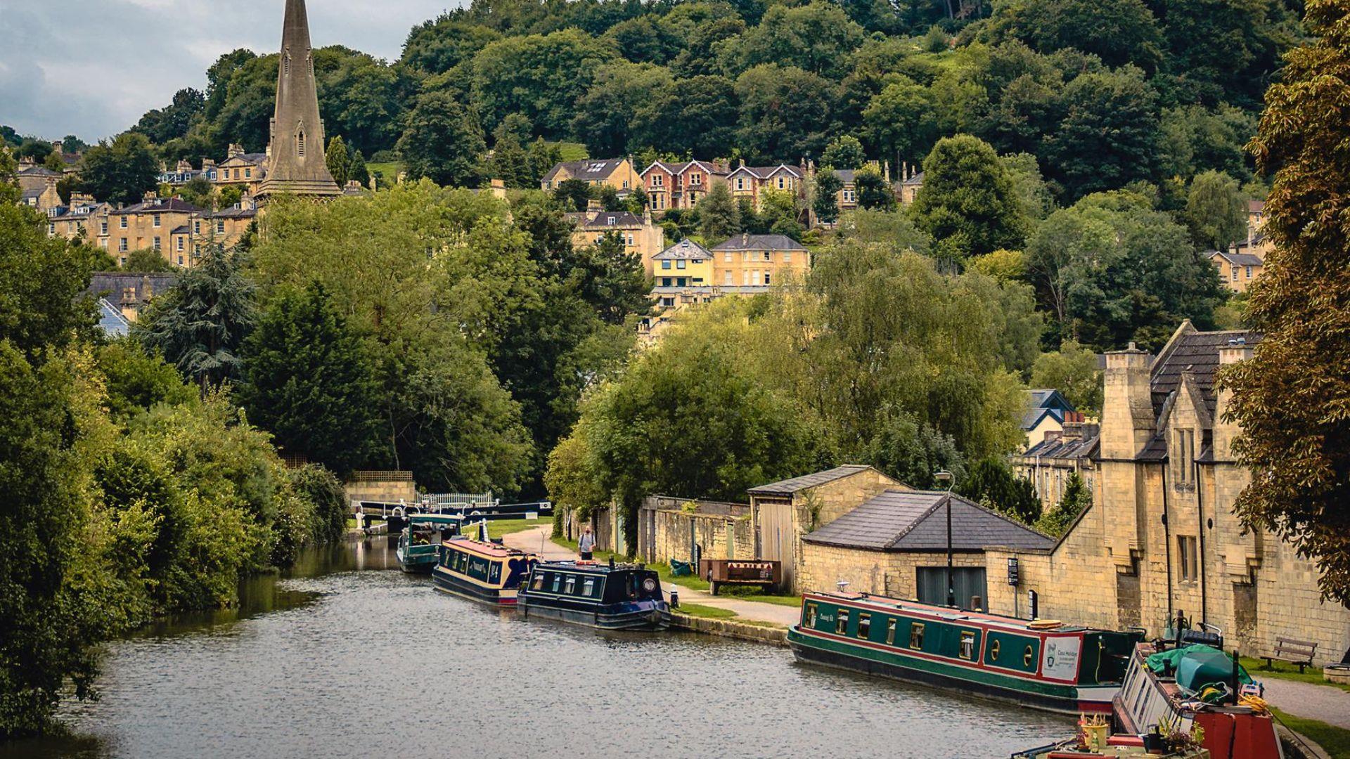 Bath Kennet and Avon Canal summer