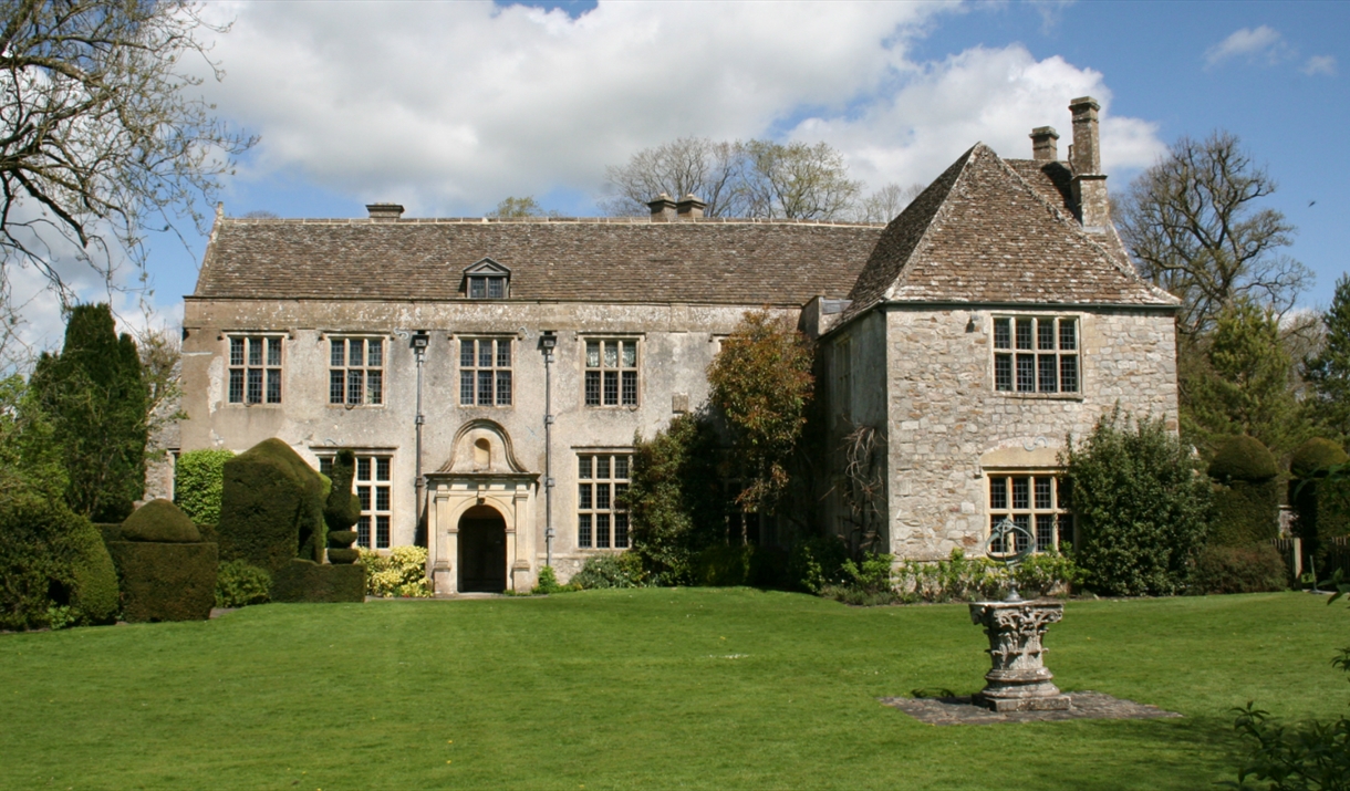 Avebury Manor