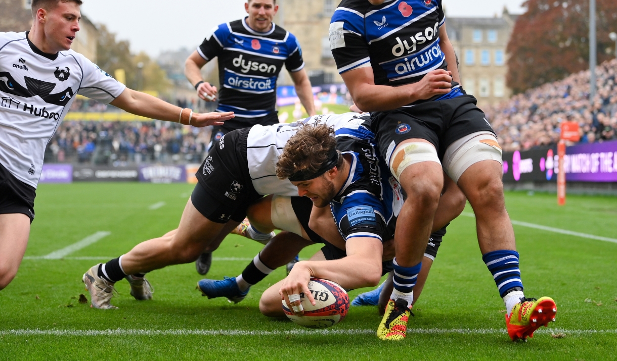 Bath Rugby players scoring a try