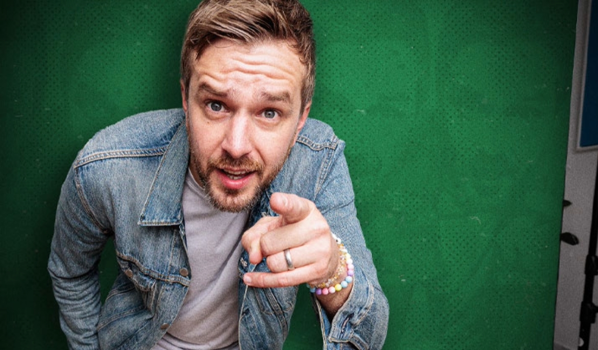 Iain Stirling pointing at the camera