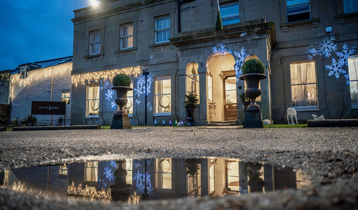 Charlton House Christmas Light Switch on